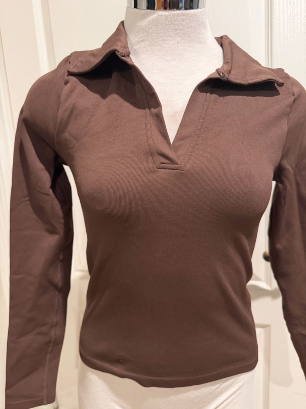 OQQ Women's Brown Long-Sleeve V-Neck Polo Tee